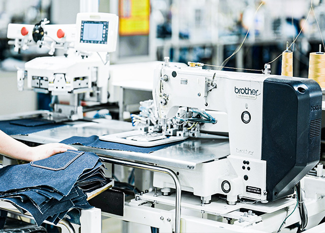 自动贴袋机Automatic Pocket Sewing Machine